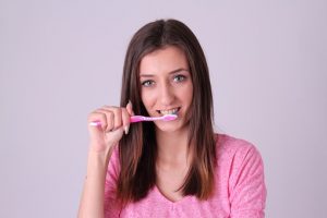 その口臭対策、間違っていない？あなたの歯磨きで口臭は予防できている？
